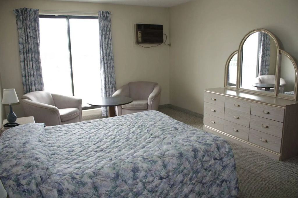 Tropicana Inn