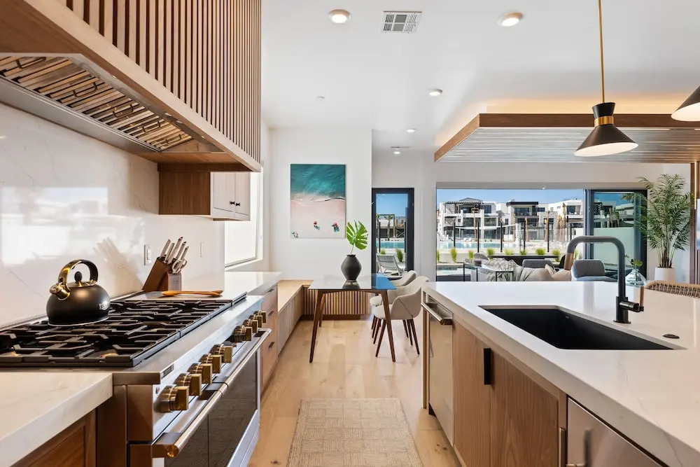 Modern Lagoon 7 Bedroom Home