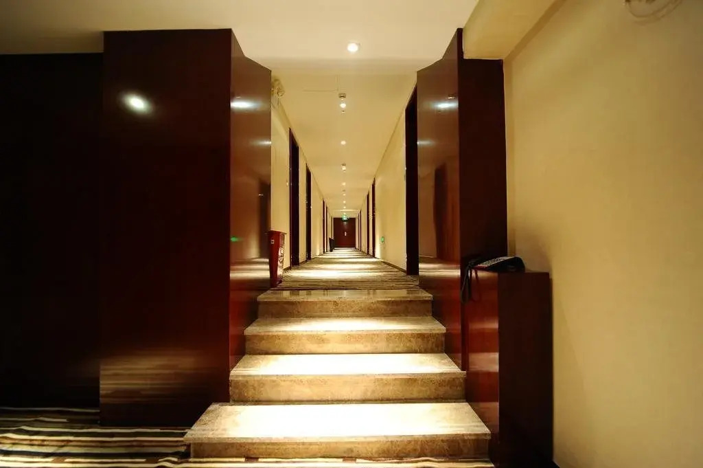 Lianchu Happiness Hotel