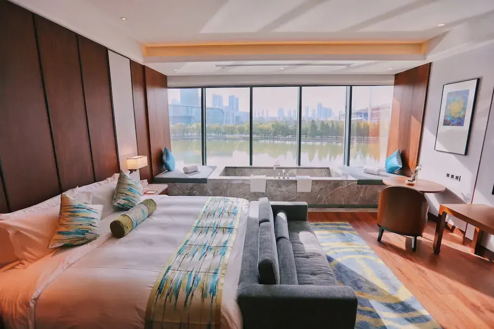 Yading Peninsula Hotel