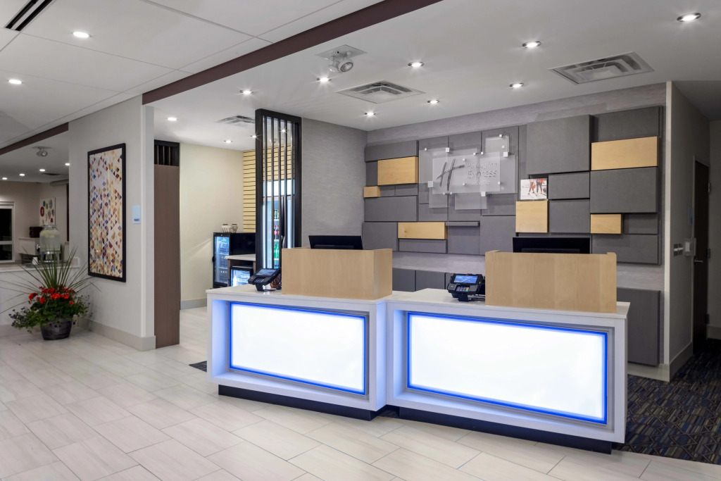 Holiday Inn Express & Suites - Madison by IHG