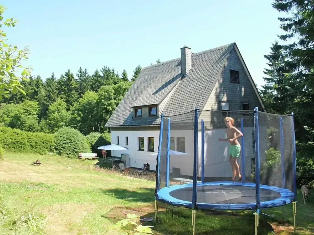 Quaint Holiday Home near Ski Area in Neuastenberg