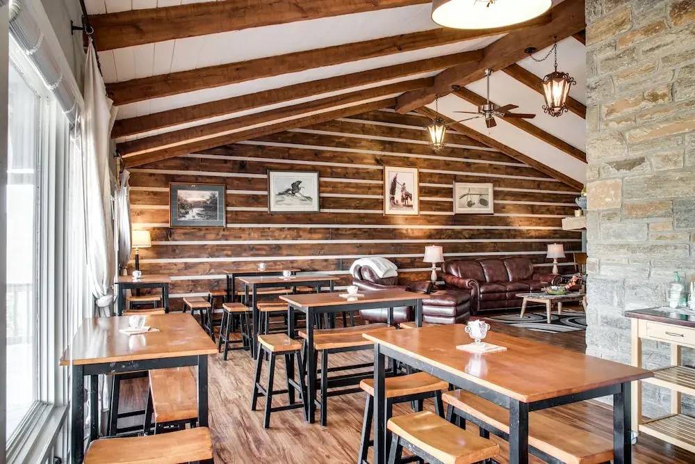 Cliff Dwellers Inn