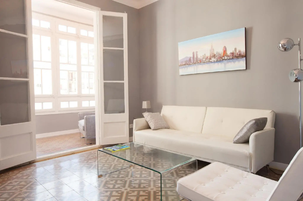 SOFIA 4 · Sofía's Gallery & Bath · Well Priced 6 Pax Spacious Home in Eixample