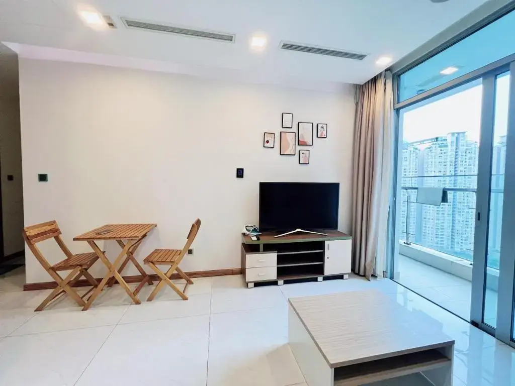 Vinhomes Landmark 81 Apartments- Christine Home