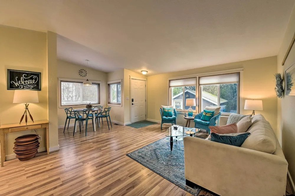 Cute Cottage w/ Deck Walk 115 Ft to Brewery & Cafe