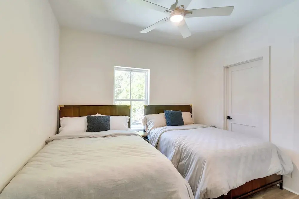 1 Mi to Ocean! Galveston Getaway w/ 2 Balconies