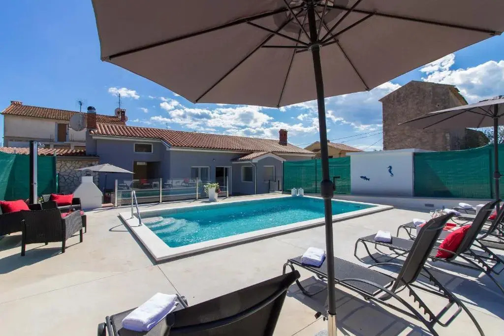 New villa Luna with private pool in Pula surrounded by greenery rented by WiiBuk