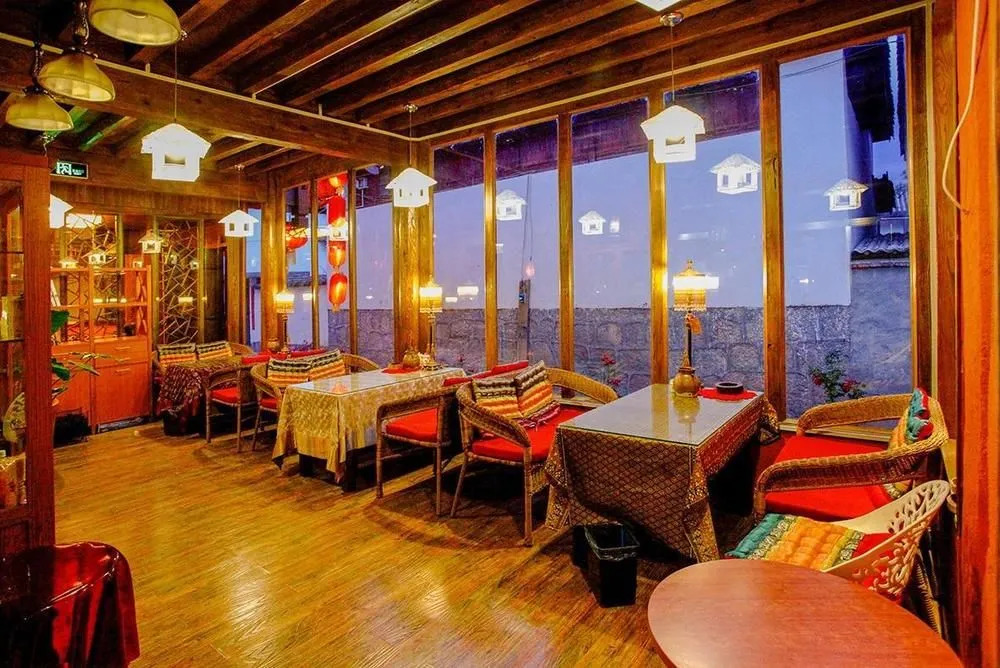 Lijiang Sancunriguang Inn