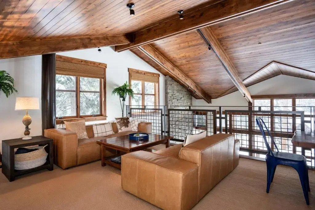 Luxury 4BD True Ski-In/Ski-Out Mid-Mountain Residence - Trailside Northstar