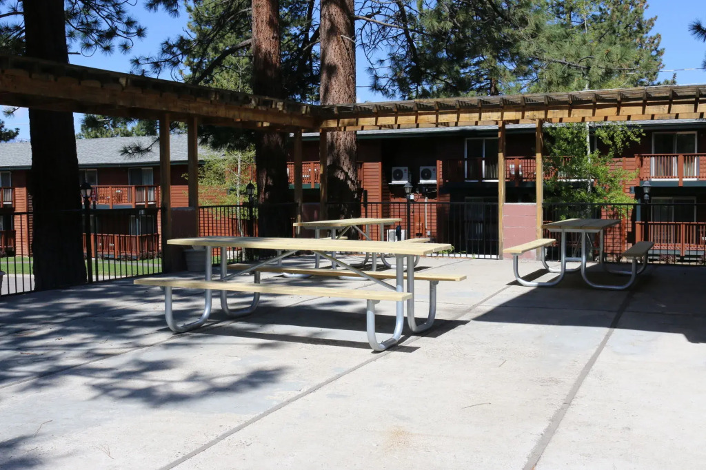 Bluelake Inn at Tahoe
