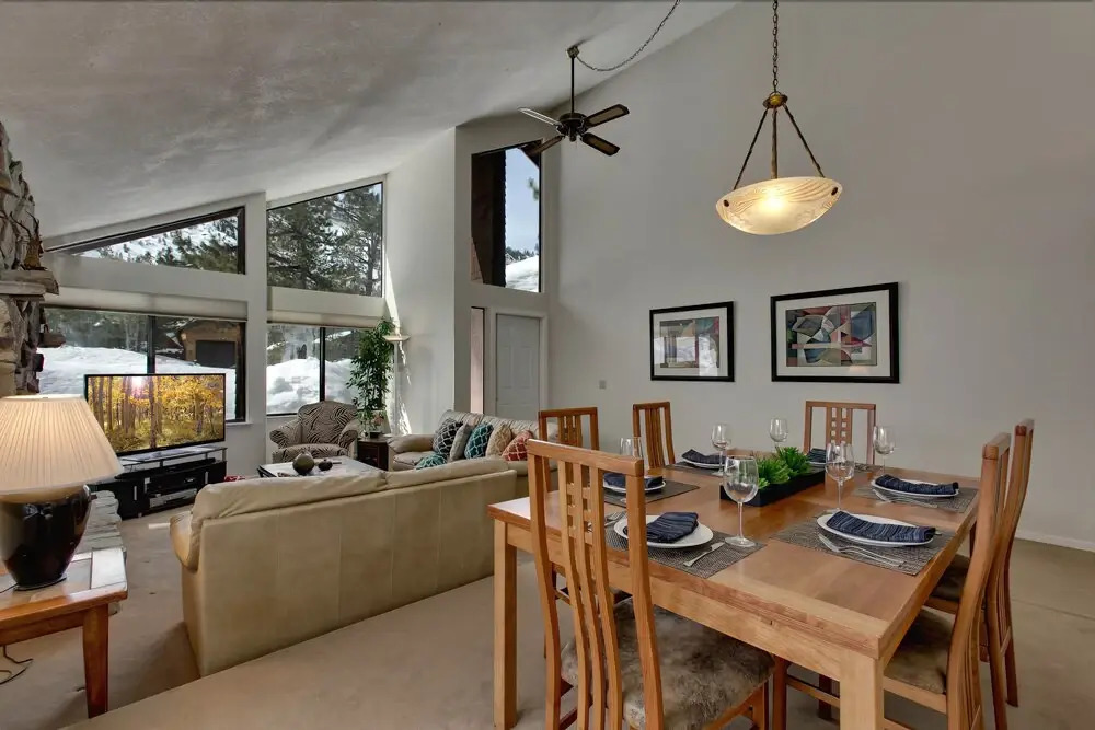 Spacious Riverfront - 3 Br Home