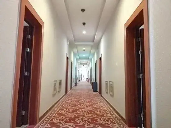 Yifeng Business Motel