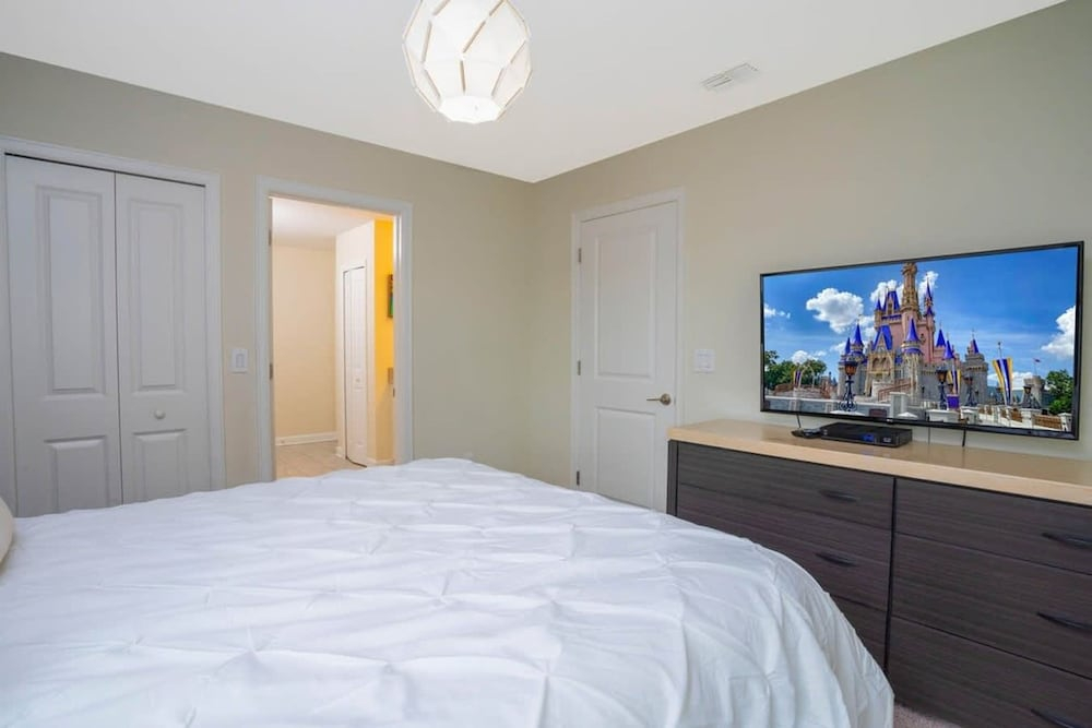 Stunning 9 Bd Single Family w Pool Champions Gate 1508