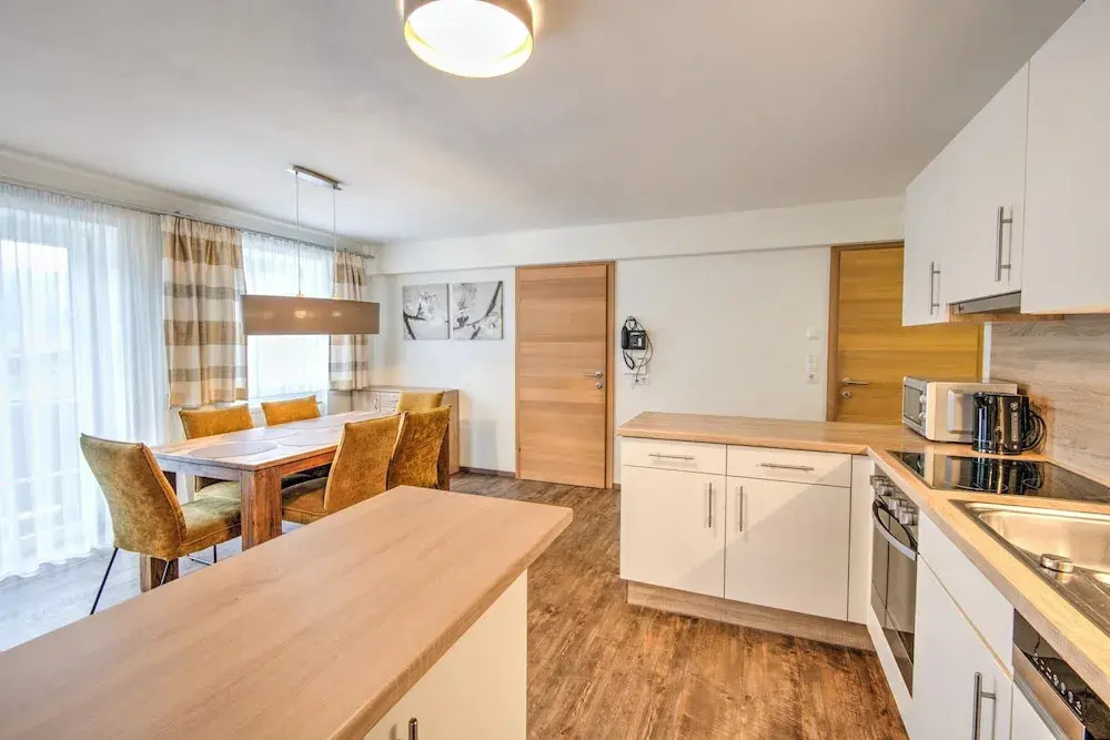 Ski-in/ski-out Brunner Apartment Top 2