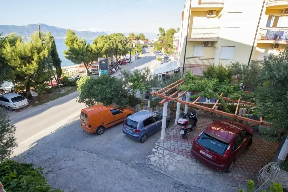 David - 20m From the Beach With Parking - A4