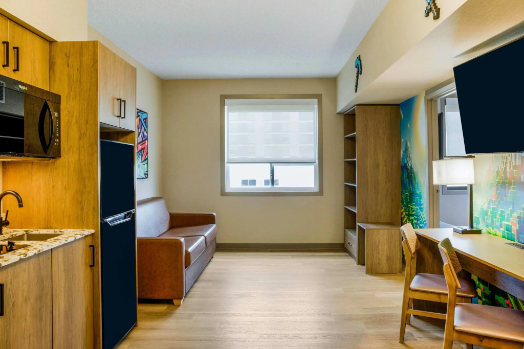 Days Inn & Suites by Wyndham West Edmonton