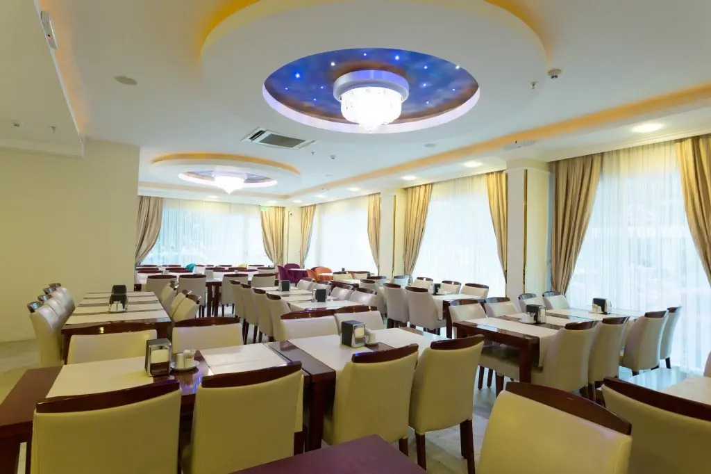 Izan Hotel
