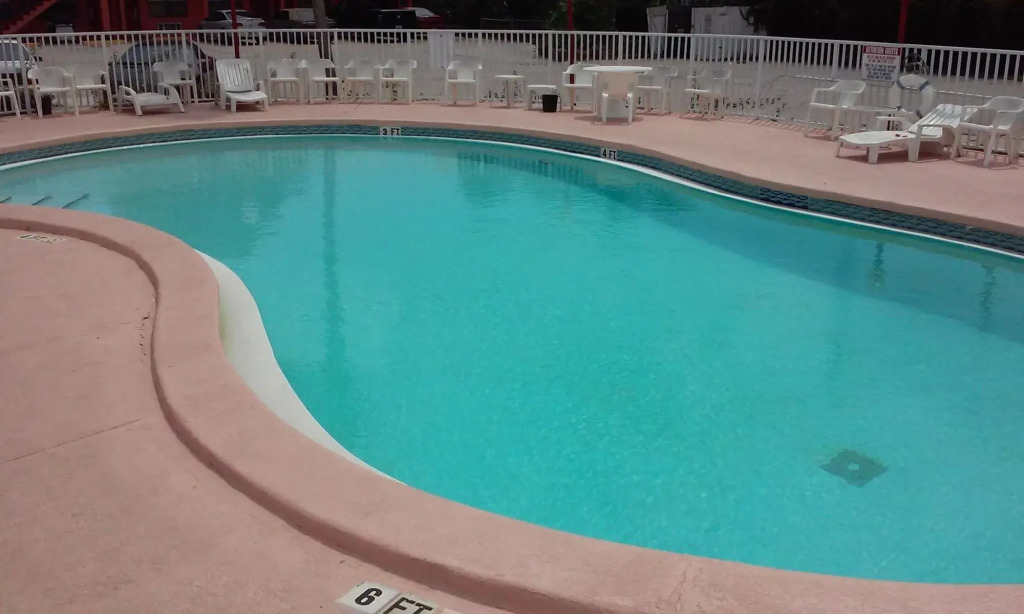 Summer Breeze Motel