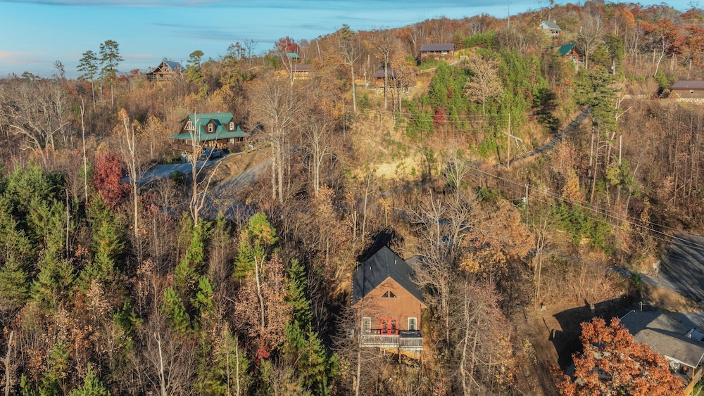 Hot Tub, Game Loft, Open Living, Minutes to Downtown Gatlinburg Whisper Cabin by Avantstay