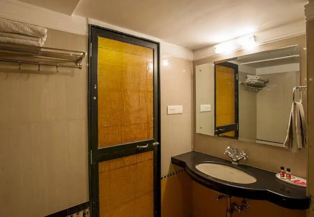 OYO Rooms Lal Kothi Shopping Center