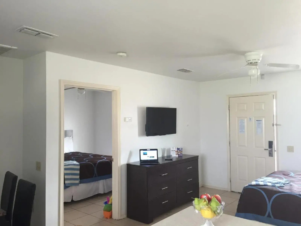 Port Isla Inn