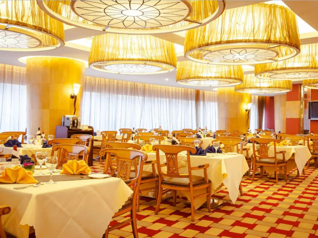 Wuhan Mayflowers Hotel (Wuchang Railway Station Zhongnan Road Metro Station Branch)