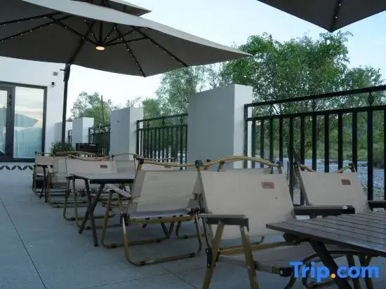 Shuiyue Homestay (Nalati Scenic Area Branch)