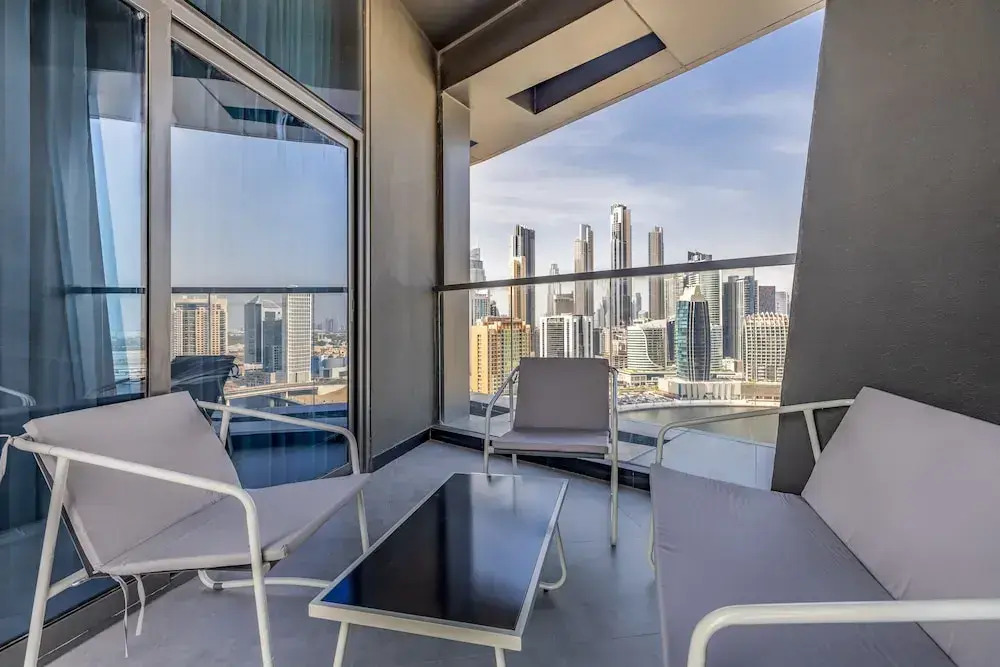 Waves - Top Waterfront 2BR Apartment in Business Bay