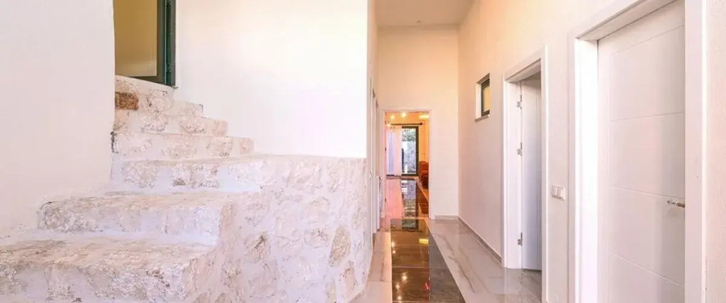 Villa Stone Heart