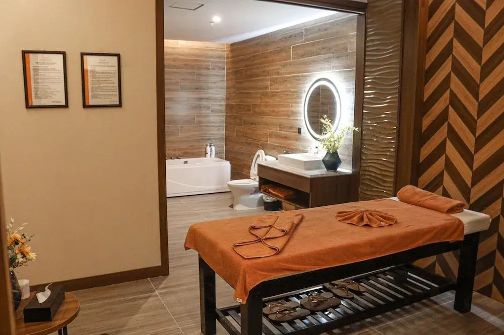 Muong Thanh Luxury Ha Long Centre Hotel