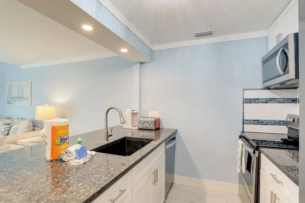 Sip, Sunbathe & Relax Poolside: Madeira Beach Gem!