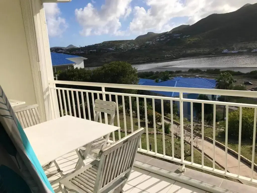 Studio with lake view balcony and wifi at Saint Martin