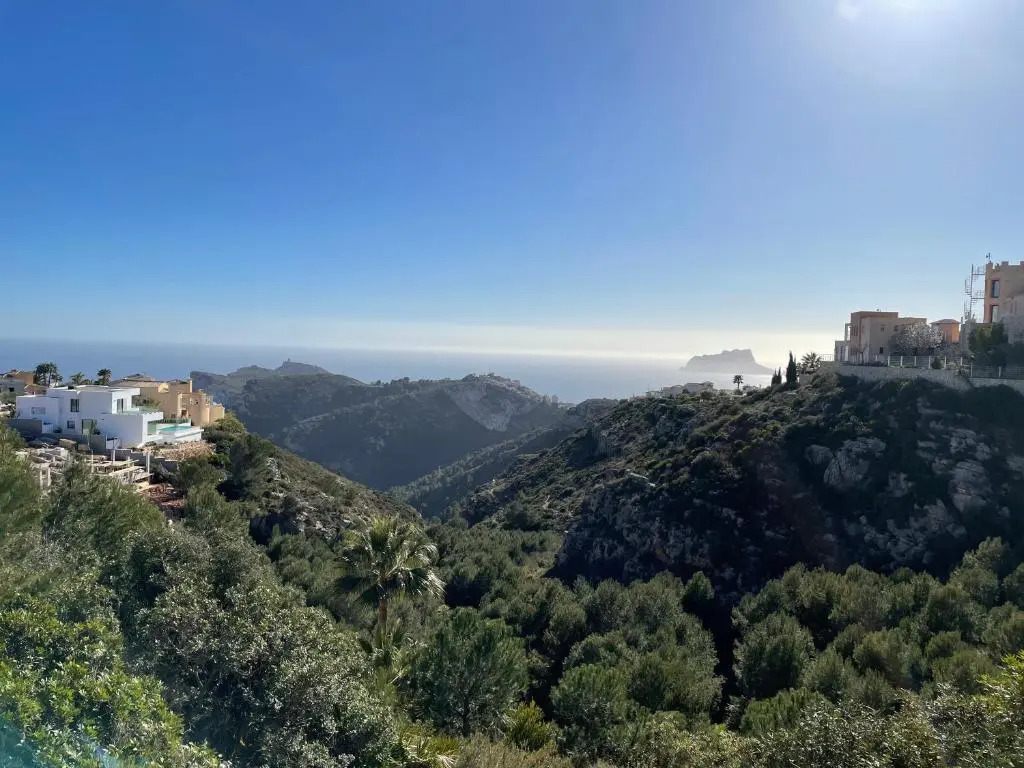 Tranquility, sun, breathtaking views & 7 minutes drive to sea