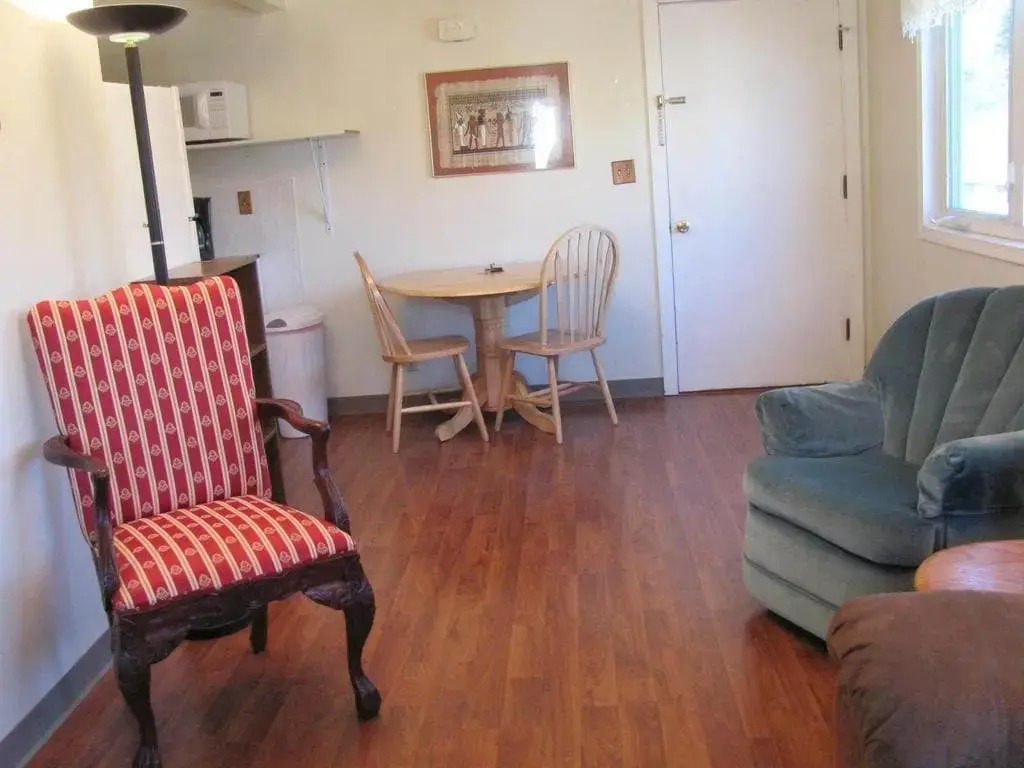 Downtown Log Cabin Hideaway Bed & Breakfast Inn Fairbanks | B&Bs