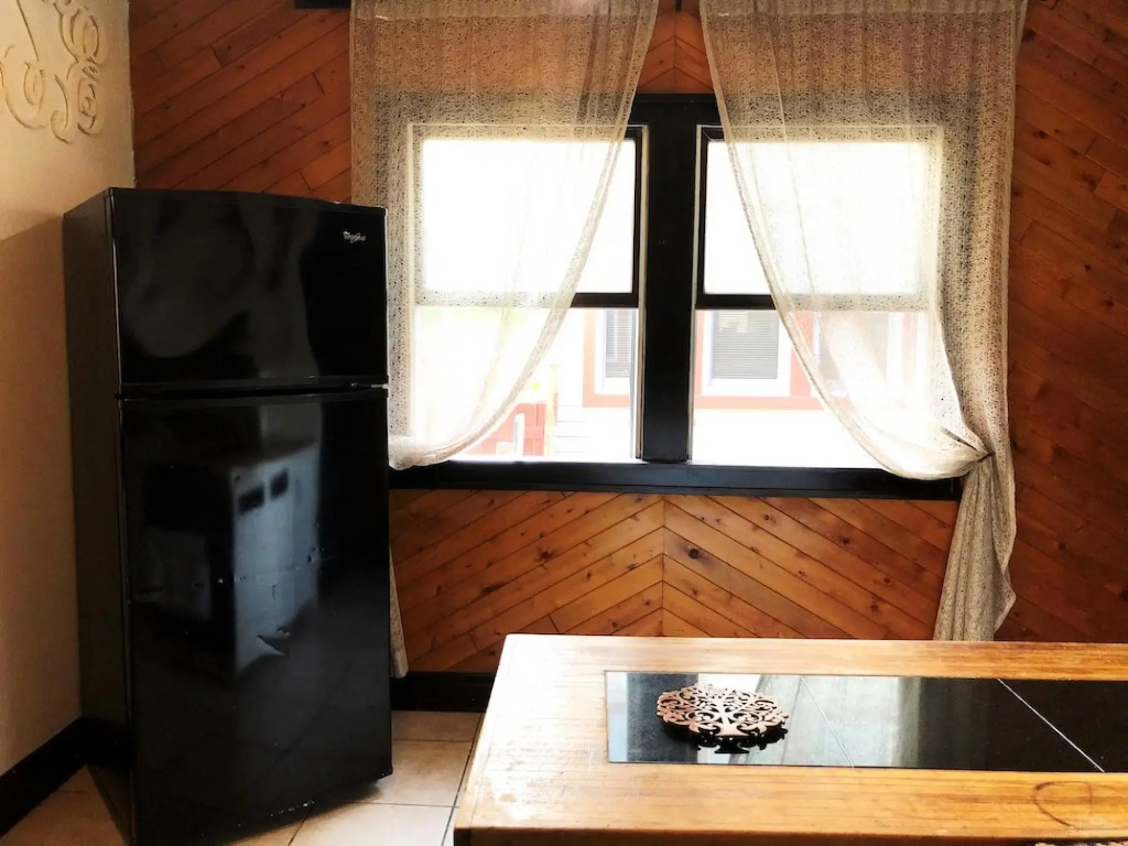 Charming Old Soul Near CLE Clinic Long Term Stay