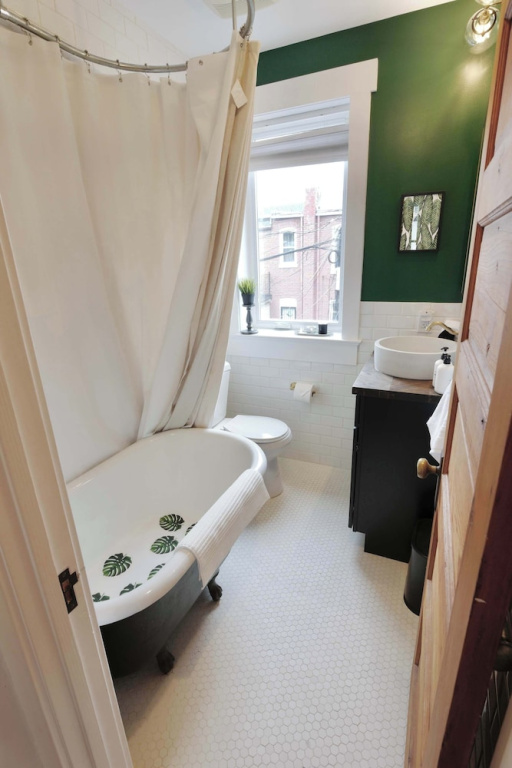 Hidden in the Heights DC Retreat for Family - 3 Bedroom