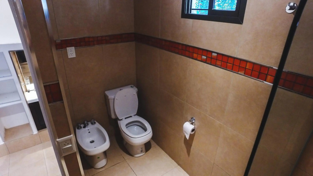 UNICA Casa Centro frente al lago, pileta climatizada, 4 dorm, 3 baños, 3 autos, aire