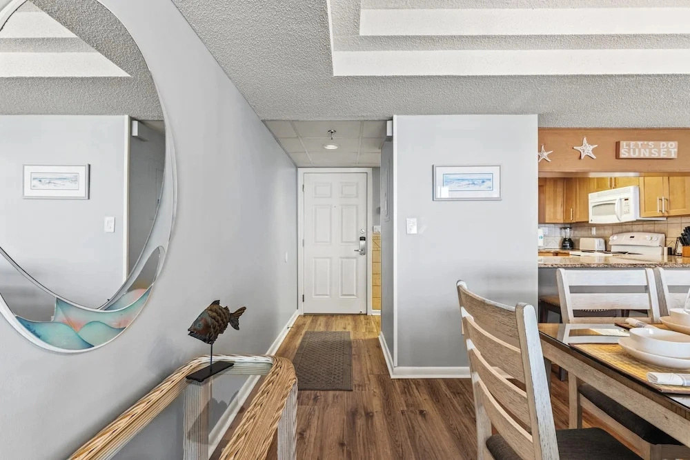 Lets Do Sunset: Gulf-front 3BR Condo, Sleeps 8