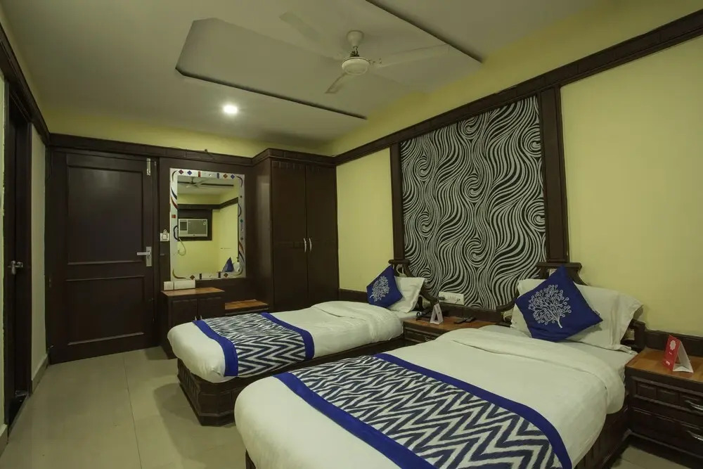 OYO 5738 Hotel Lords Inn