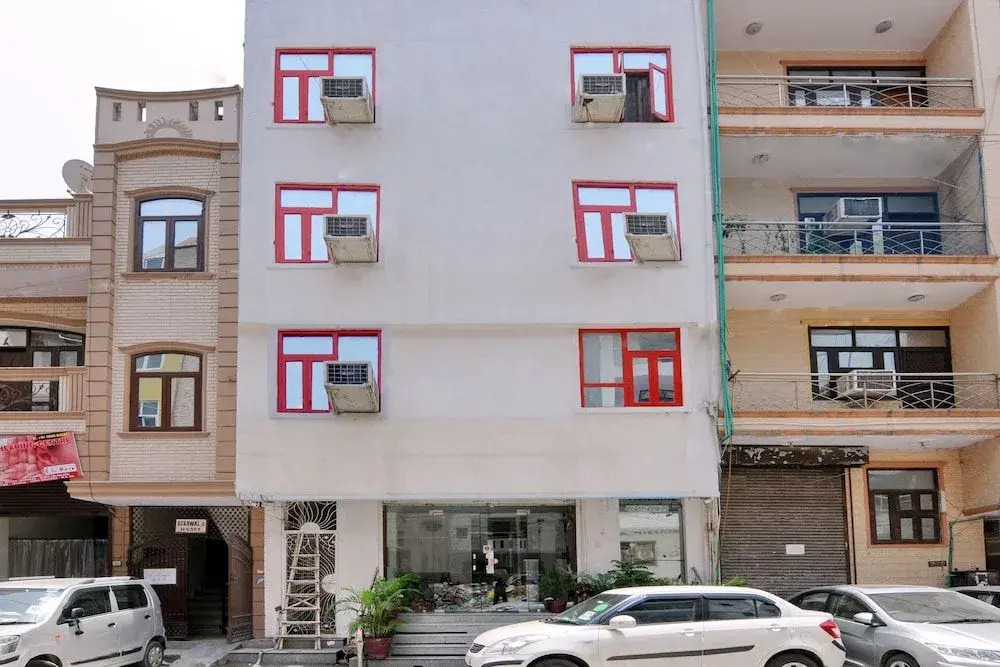 OYO 2041 Hotel Silver Land