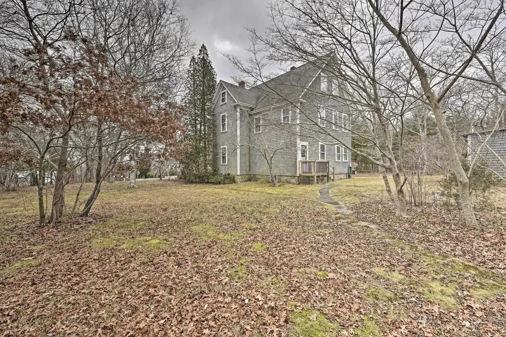 Easy Access to Beaches: Vineyard Haven House