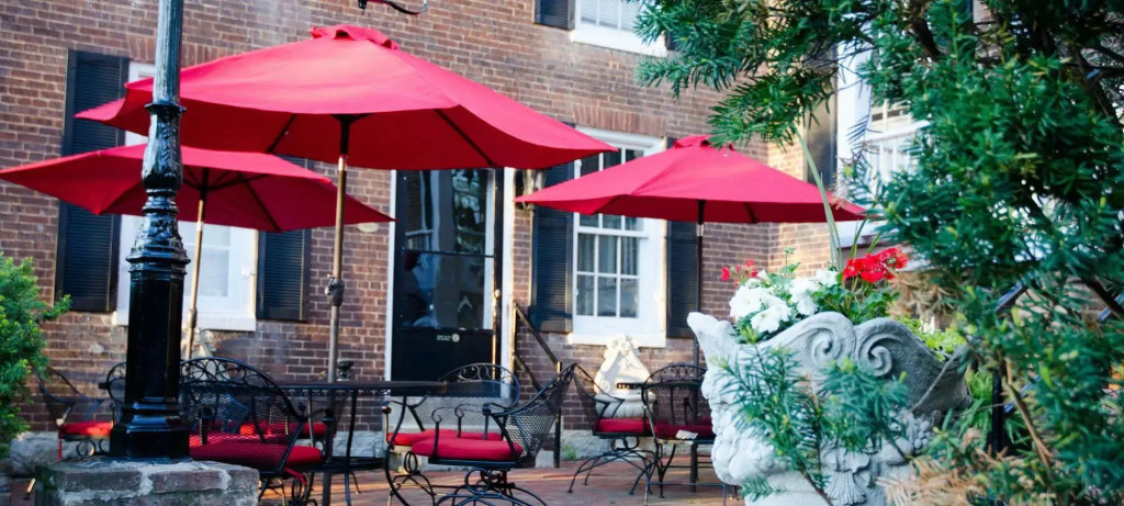 Bourbon Manor Bed & Breakfast Inn
