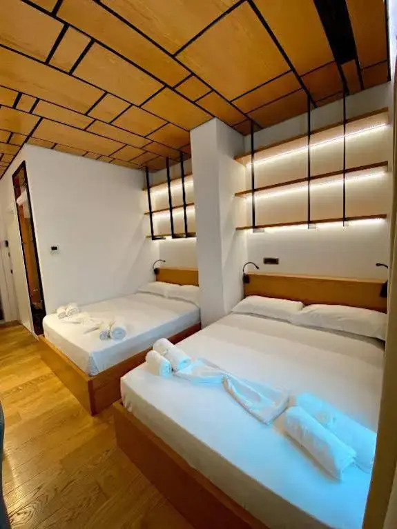 Crown Boutique Hotel