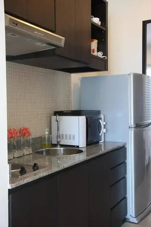Two Villas Holiday Phuket: Two Villas Suite Serviced Apartment Nai Harn Beach