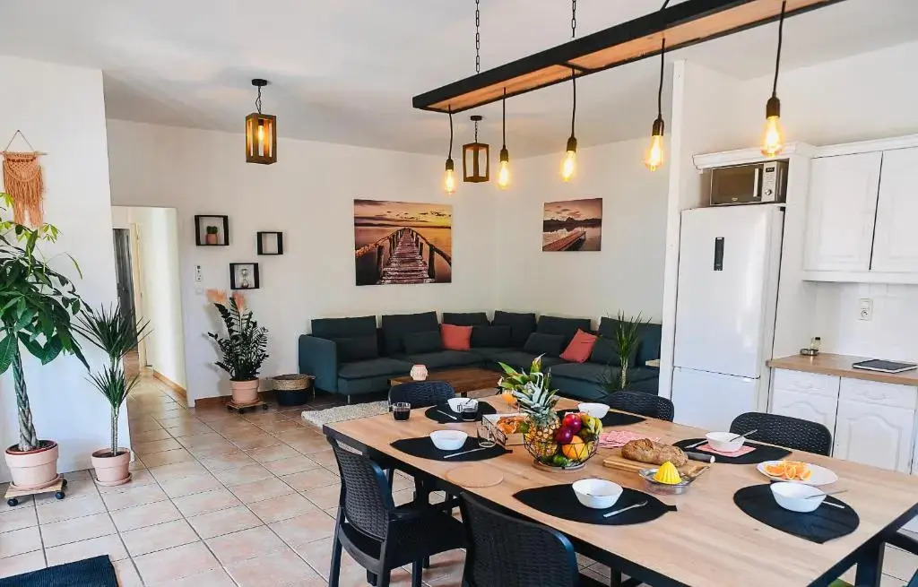 Spacieux T5, Terrasse, Proche Centre,Parking Prive