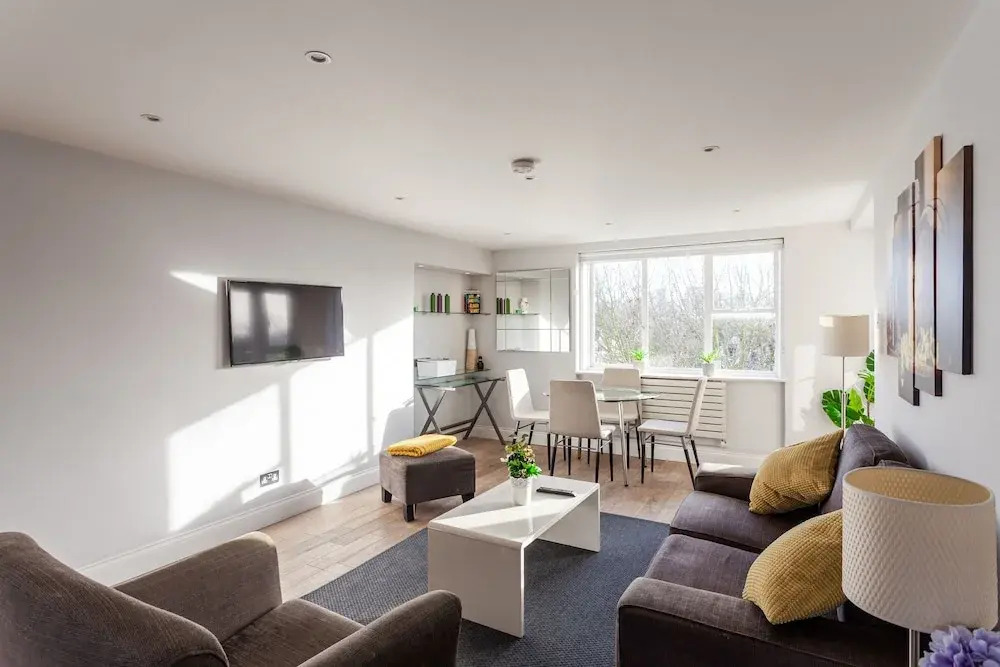 3 Bedrooms 2 Bathrooms Apartment London