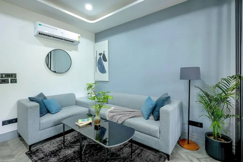 BedChambers Luxury Apartment Near Golf course Road