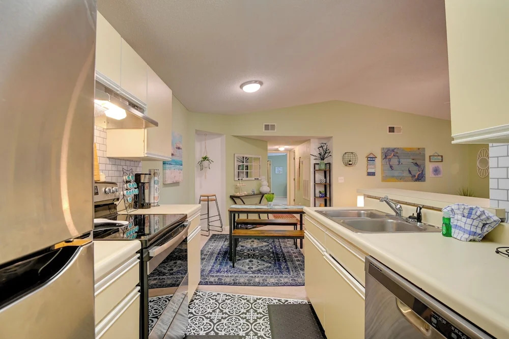 Myrtle Beach Condo 2 Mi to Surfside Beach!