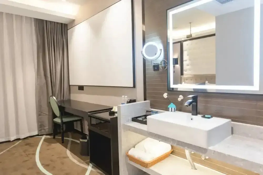 Pazhou XANA Deluxe International Hotel Pazhou Convention and Exhibition Center Changgang Metro Station Branch